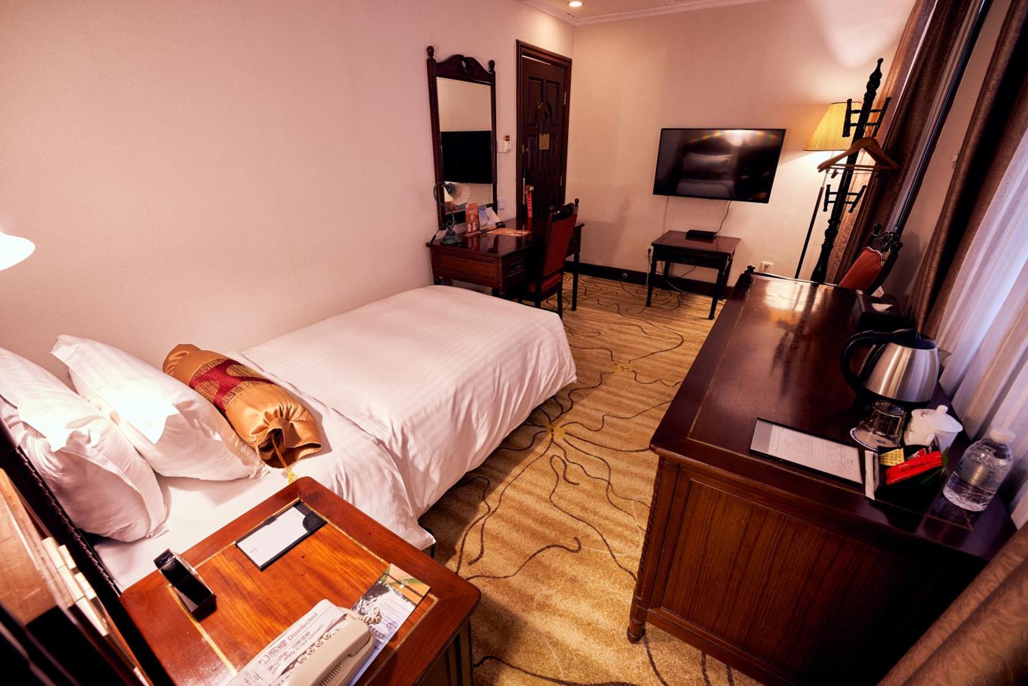 Jin Jiang Pacific Hotel Shanghai Exterior foto